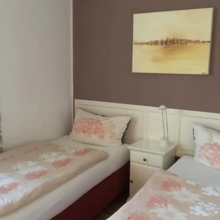 28 Eg - Ferienwohnung In An Der Mueritz Röbel